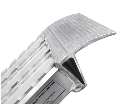 Aluminium ramps rest on connection 