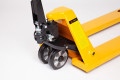 Hand operated pallet truck with rubber wheels 
