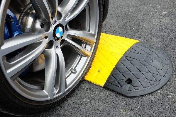 speed bump road hump traffic calming