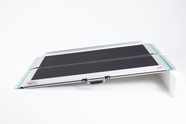 Aluminium folding loading ramp 