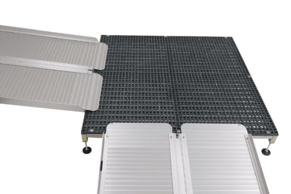 Turning platform with 2 wheelchair ramps 