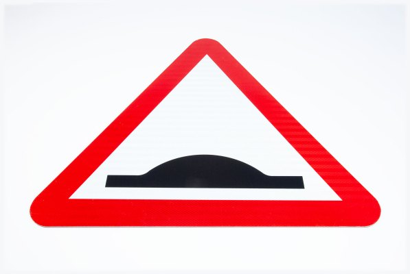 Speed bump warning sign for speed ramps 
