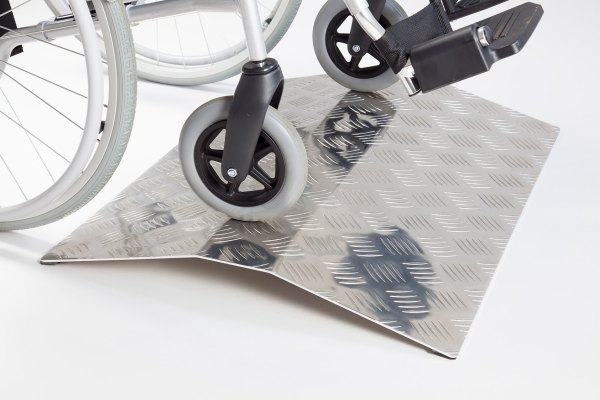Wheelchair aluminium threshold ramp 