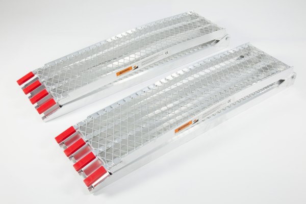Pair of aluminium loading ramps with mesh surface 