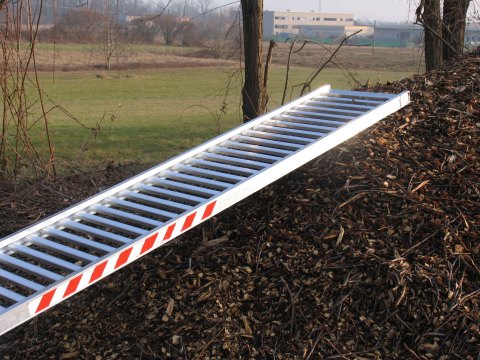 Aluminium skip loading ramp 