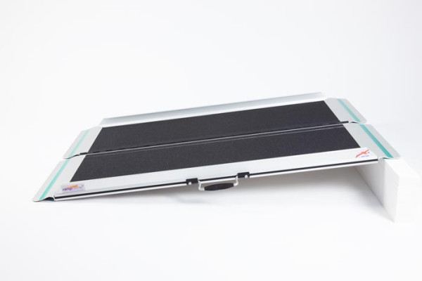 Aluminium folding loading ramp 