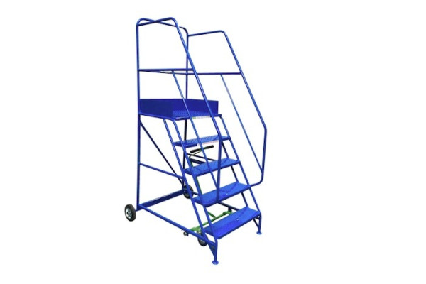 Heavy duty steel ladder with 5 treads 
