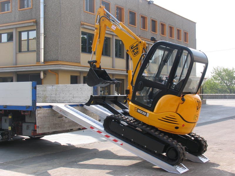 Aluminium lightweight Loading Ramps (2500x360x6000kg Capacity) - The ...