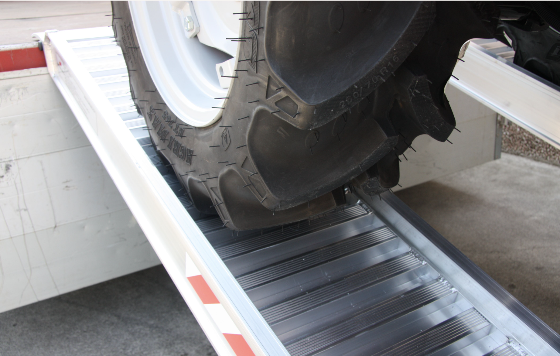 Aluminium lightweight Loading Ramps (3500x480x5540kg Capacity) - The ...