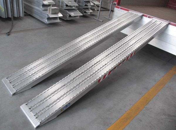 Pair of aluminium loading ramps 