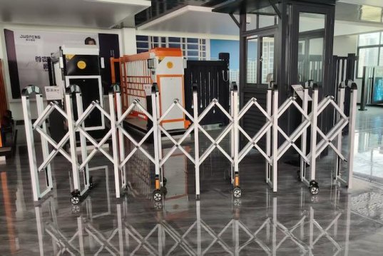 Aluminium expandable safety barrier on wheels 