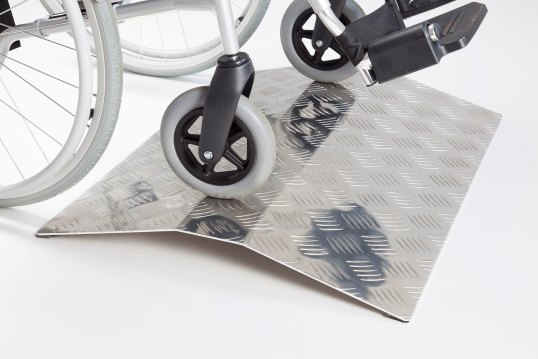 Wheelchair aluminium threshold ramp 