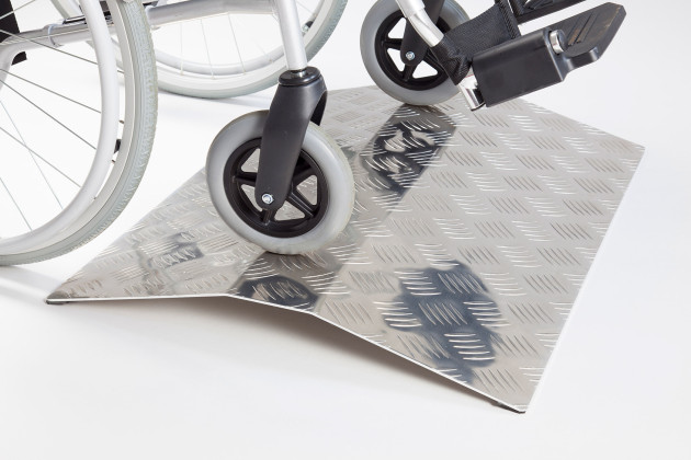 Wheelchair aluminium threshold ramp 