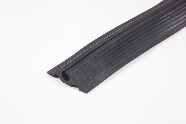 Heavy duty cable protector 1 channel anti-slip surface 