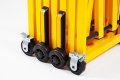 Expandable safety barrier on wheels 