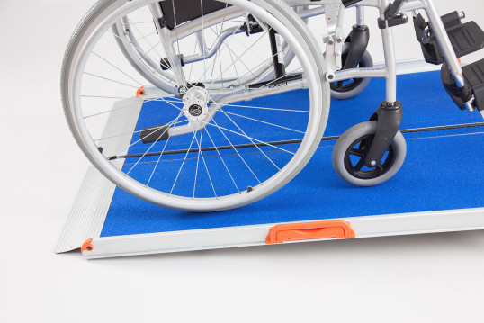 *Damaged* Length-fold Wheelchair Ramp with Blue Grip Surface (6ft long 810mm wide)