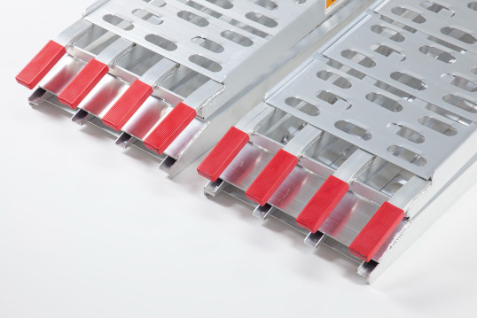 Rest on connection for the loading ramps 