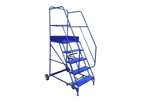 Heavy duty steel ladder with 5 treads 